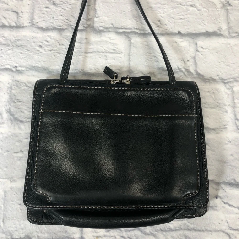 Fossil Vintage Leather Crossbody Shoulder Bag. Black pockets Zip Snap close